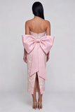 Vestido midi rosa brillante, sin tirantes con aplique y funda con moño