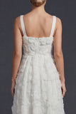 Vestido de novia largo de cuello cuadrado blanco con líneas A y flores 3D