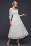 Vestido de novia largo de mangas 3/4 de línea blanca con flores 3D