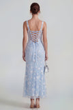 Corsé transparente lila con escote cuadrado y vestido midi floral con encaje en la espalda