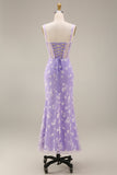 Corsé transparente lila con escote cuadrado y vestido midi floral con encaje en la espalda