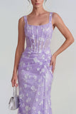 Corsé transparente lila con escote cuadrado y vestido midi floral con encaje en la espalda