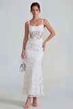 Corsé transparente lila con escote cuadrado y vestido midi floral con encaje en la espalda
