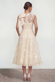 Vestido midi rosa floral con arco y cuello redondo, bolsillos