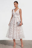 Vestido midi floral midi de escote en V lila con lazo