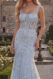 Vestido largo de graduación con tirantes finos de sirena azul brillante con tirantes finos aplicados