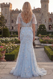 Vestido de graduación de tul largo con cuello en V y cuenta con sirena azul brillante y aplicables