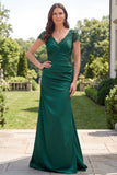 Vestido de madre de la novia de sirena de cuello en V verde oscuro