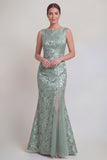 Vestido largo de sirena con cuello barco y sirena verde oscuro con abertura