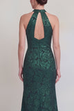 Vestido largo de sirena con corte verde salvia y abertura