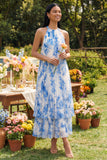 Vestido largo plisado azul cielo con escote en A y cuello halter, con lazo