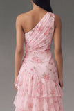 Vestido largo de invitado de boda rosa de un hombro, estampado en escalones, con estampado floral y abertura de gasa