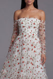 Vestido de invitado midi sin tirantes de flor rojo marfil con mangas transparentes