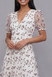 Vestido midi floral blanco rosa de tul en pico con escote en V y manga corta