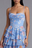 Corsé azul de funda, vestido midi de chiffon fruncido con estampado floral y abertura