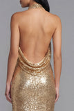 Vestido Maxi de lentejuelas con cuello halter dorado y brillante con abertura