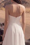 Vestido de novia playa A Line sin tirantes Maxi de marfil con abertura
