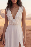 Vestido de novia de playa con volantes Maxi Marfil y escote en V y abertura