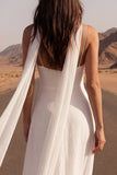 Vestido de novia de línea A con tirantes finos de marfil y abertura
