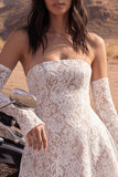 Vestido corto corto de encaje A sin tirantes de marfil floral