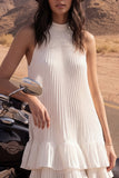 Vestido de novia corto corto de cuello alto en marfil con pliantes y volantes