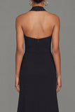 Vestido formal largo y con corte negro y vaina con escote halter, volantes y abertura