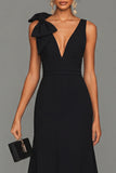 Vestido formal largo de escote en V con funda negra y lazo