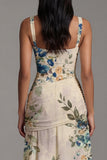 Vestido floral fruncido de marfil con cuello cuadrado Línea A