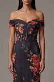 Vestido negro floral con estampado al descubierto
