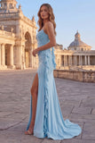 Vestido largo de graduación de tirantes finos azul celeste con tirantes finos y volantes