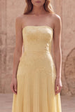 Vestido largo largo de graduación plisado y plisado sin tirantes amarillo floral A Line