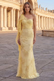 Vestido largo de graduación amarillo de un solo hombro bordado con flores de sirena y faja