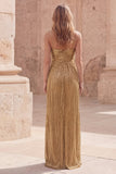 Vestido largo de graduación sin mangas y con tirantes finos dorados