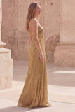 Vestido largo de graduación sin mangas y con tirantes finos dorados
