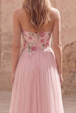 Vestido de graduación rosa brillante de tul con pliquados en forma de A, con abalorios