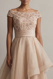 Vestido de madre de la novia color champán línea A con escote barco y lentejuelas