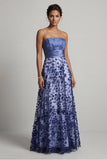 Vestido de madre de la novia floral azul marino sin tirantes A Line