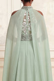 Vestido largo largo de graduación con escote halter, escote de A-line con un cuello halter y polvoriento de tul salvia bordado con cuentas y capa