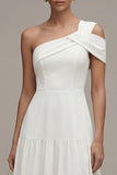 Vestido de compromiso midi blanco de un solo hombro con volantes