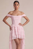 Vestido de invitado rosa con volantes de corsé rosa con volantes al descubierto
