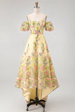 Vestido de invitad con alto y bajo con bordado floral amarillo y mangas abullonadas