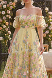Vestido floral bordado en tul amarillo con línea A y mangas abolluchadas