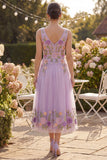 Vestido midi floral midi bordado en línea A de tul lila con escote en V