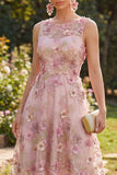 Vestido midi floral con aplicada de tul en tul rosa fucsia y cuello redondo