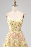 Corsé amarillo claro Bordado floral línea A Vestido de invitado Midi