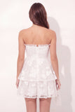 Mini vestido de graduación blanco blanco de línea A floral fruncido y descubierto