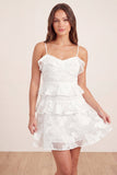 Mini vestido de graduación blanco floral en A-Line con volantes