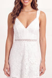 Vestido de graduación mini de corte blanco de encaje blanco con escote en V