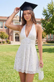 Mini vestido de graduación de lentejuelas blancas con escote halter y brillante