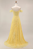 Vestido largo de graduación largo de corsé amarillo de encaje con línea de hombros en forma de A